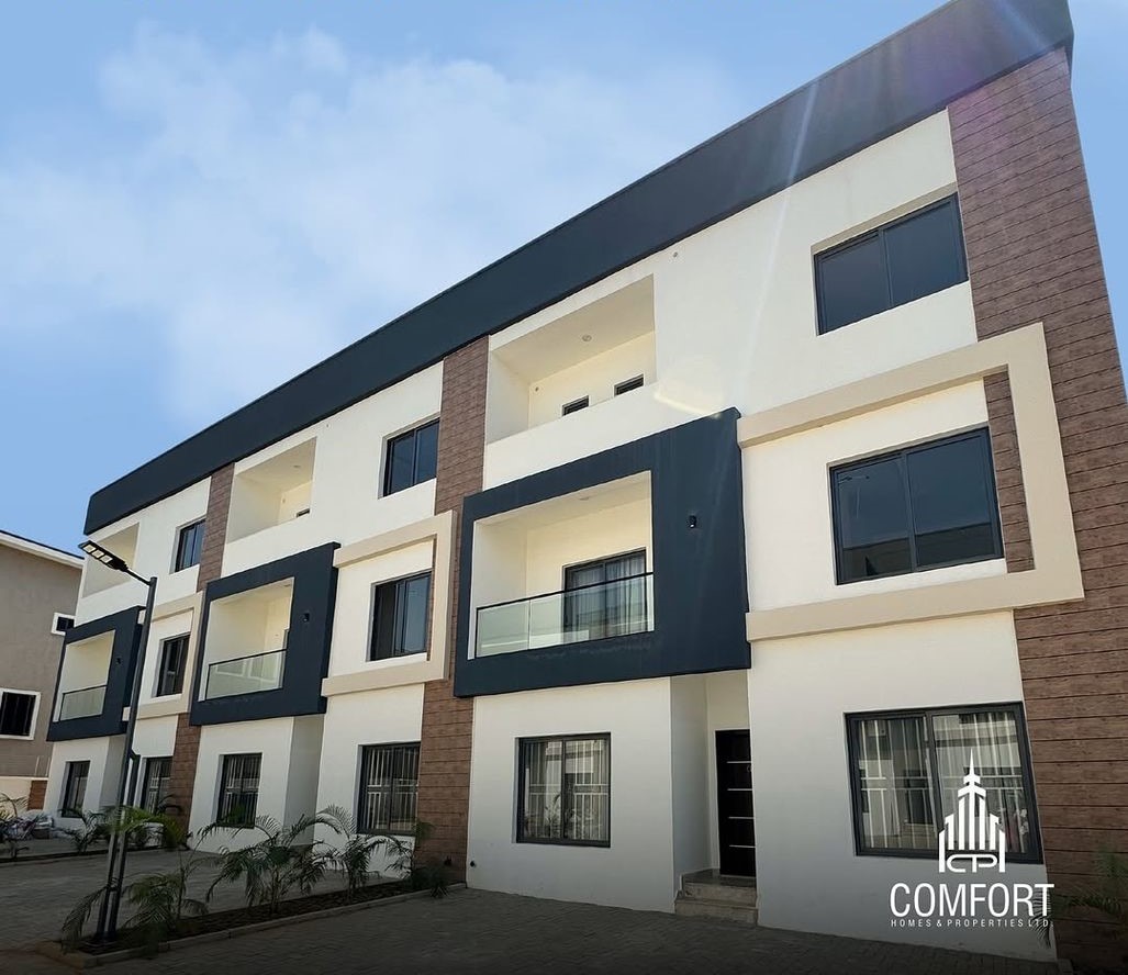 Exquisite 5-Bedroom...